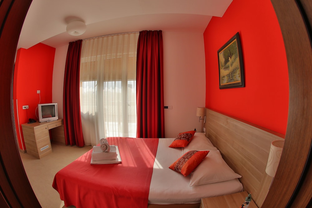 Putnik Hotel 19/34