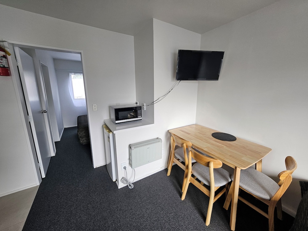 88 Wallace Court Motel 14/36