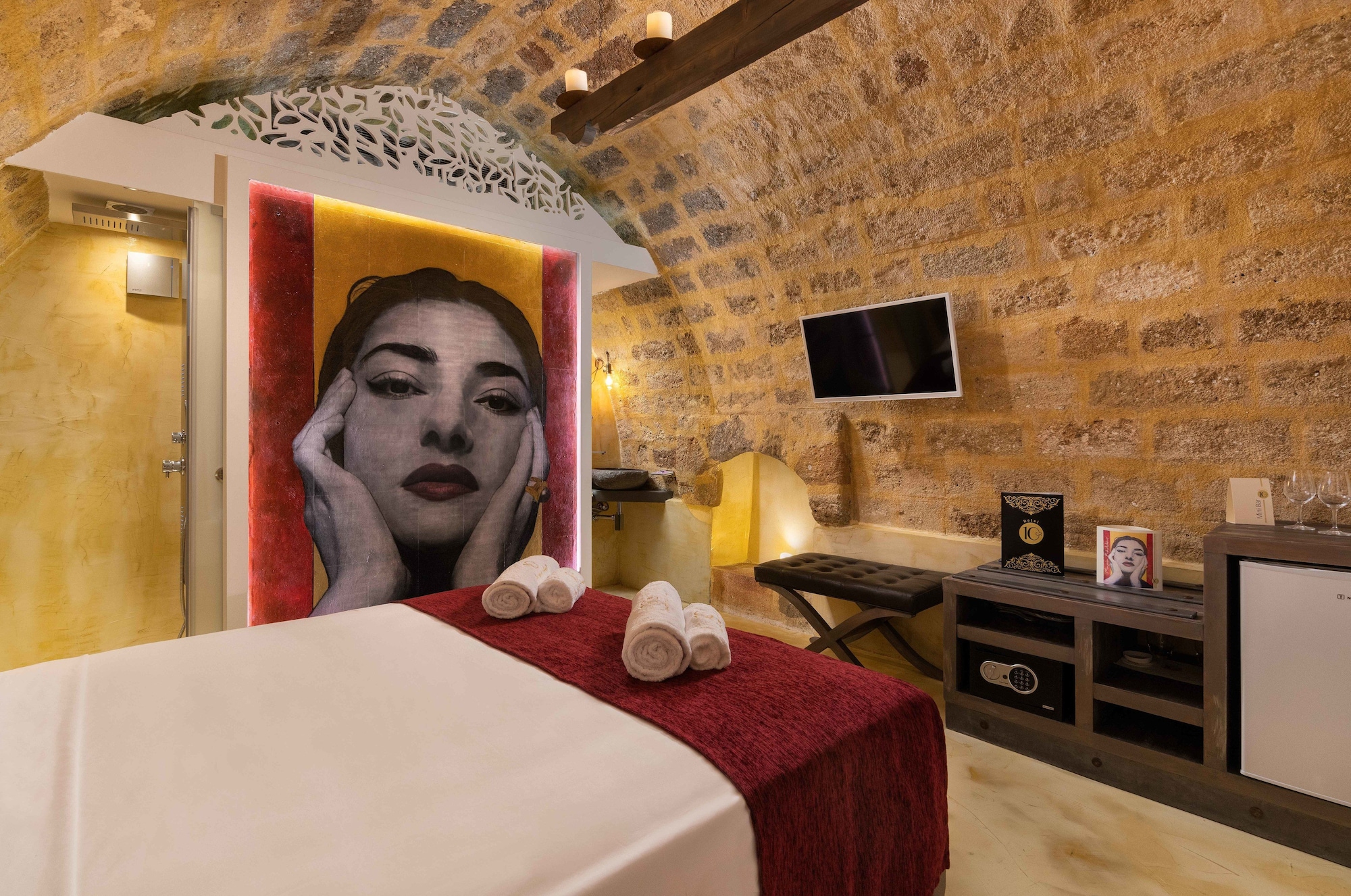 Stone, Deluxe, Queen Bed، 10GR Boutique Hotel & Wine Bar - Adults Only 4/7