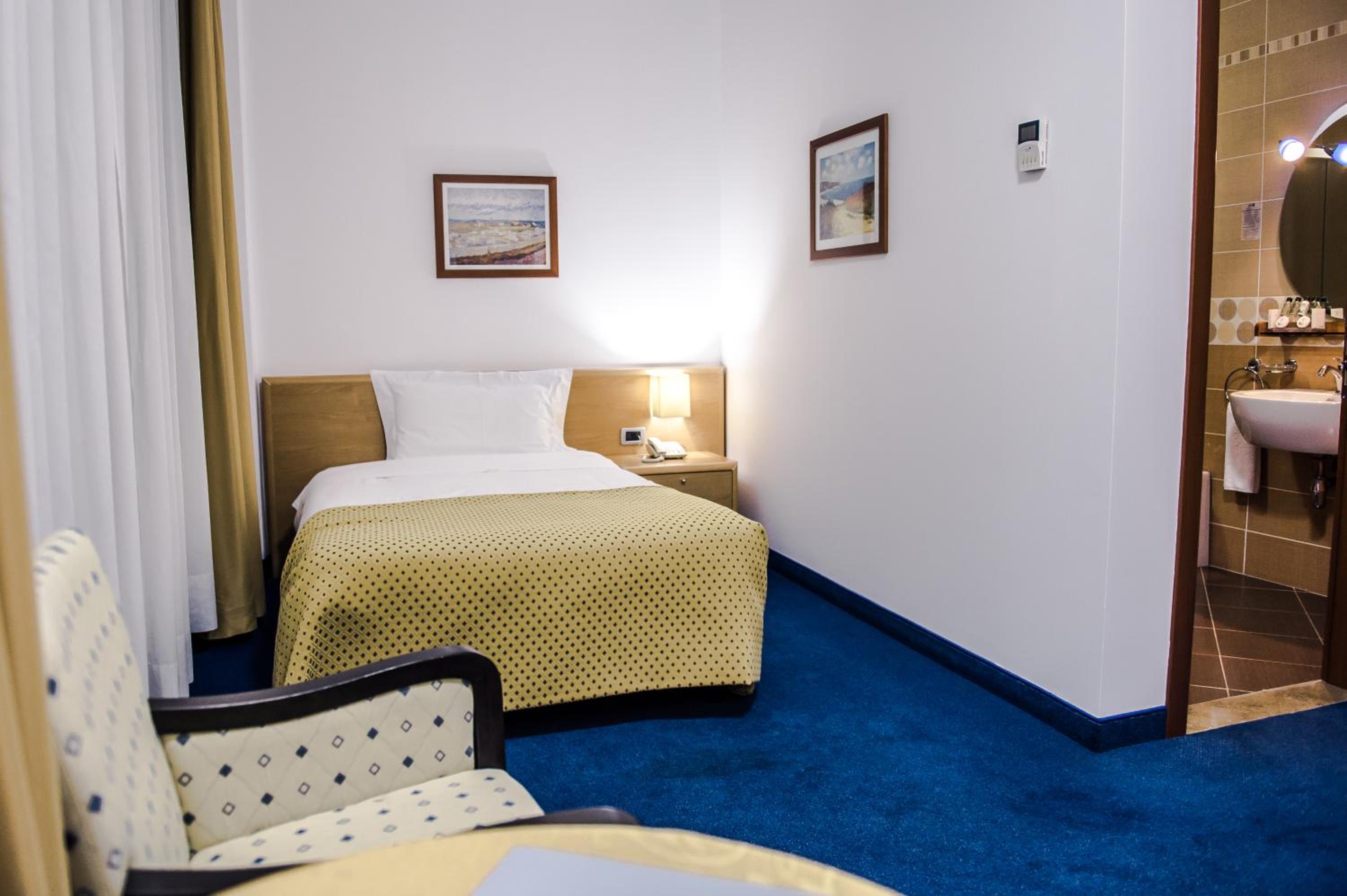 STANDARD SINGLE ROOM