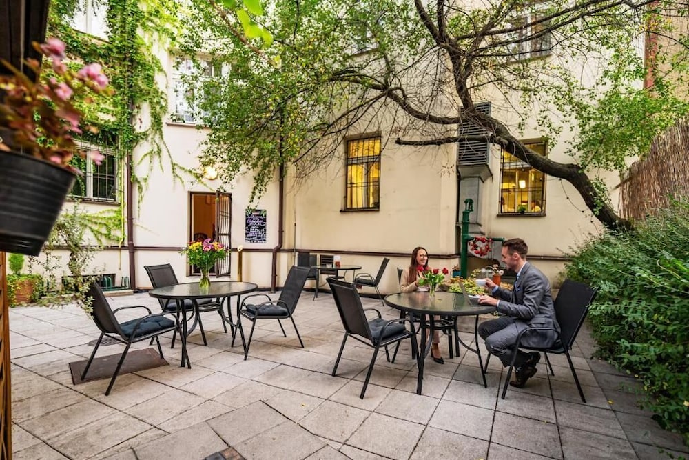 U Divadla Hotel 33/40