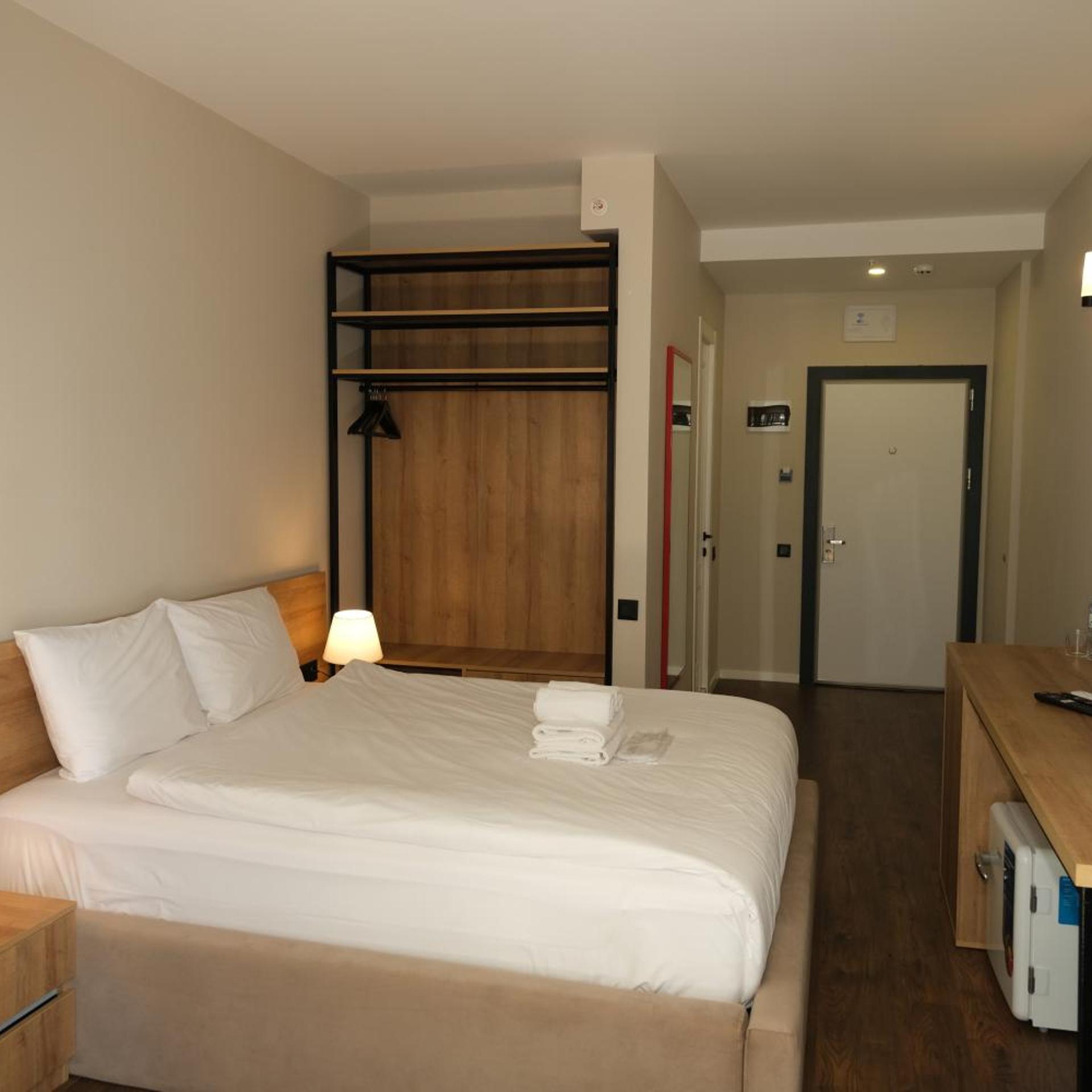 STANDARD, DOUBLE BED