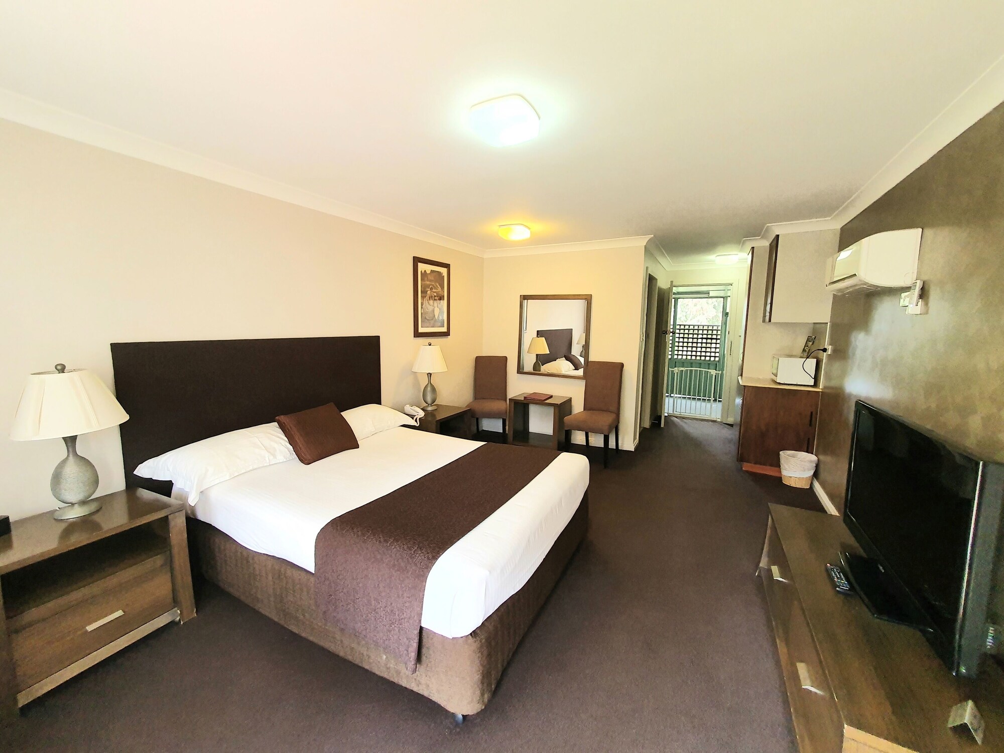 Executive, Queen Bed, Pet Friendly