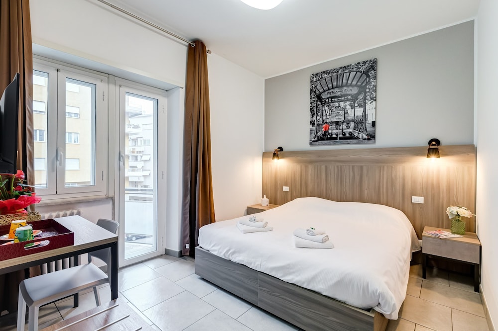 DELUXE, DOUBLE BED, PRIVATE BATHROOM