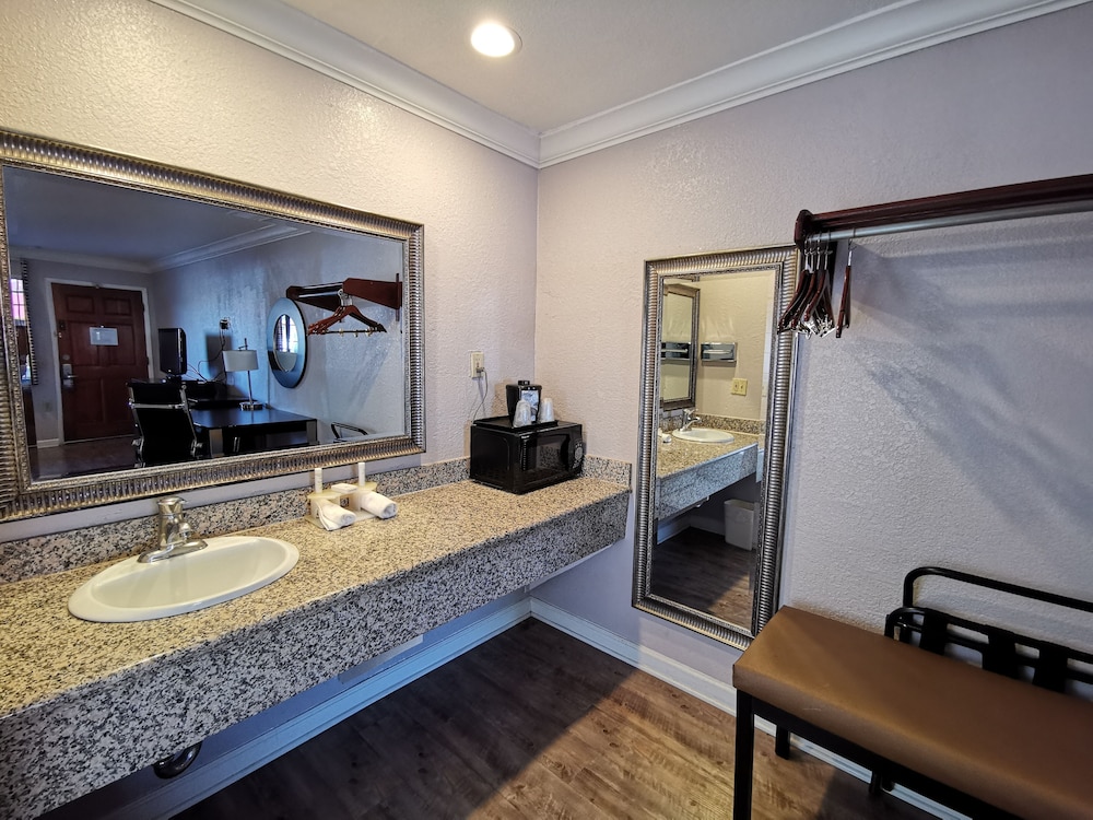 Journey Inn 43/45