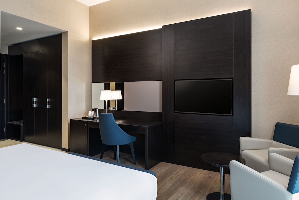 Four Points by Sheraton Production City Dubai 12/58