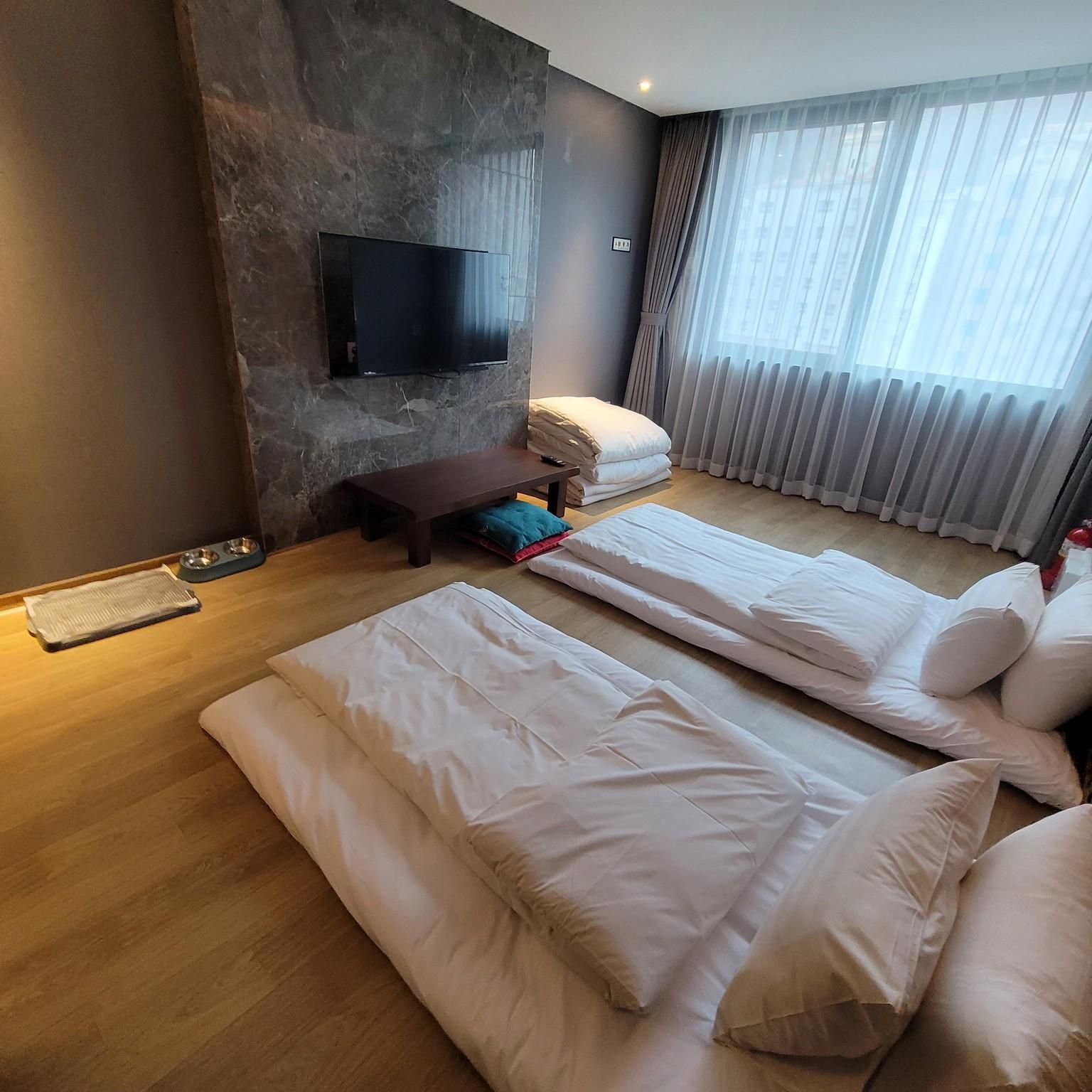 Ondol, Premium, 4 Futon Beds, Pet Friendly