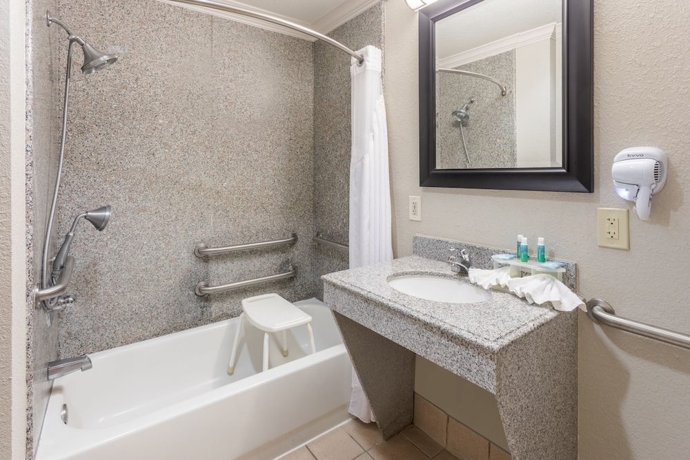 Holiday Inn Express Hotel And Suites Lake Charles 18/58