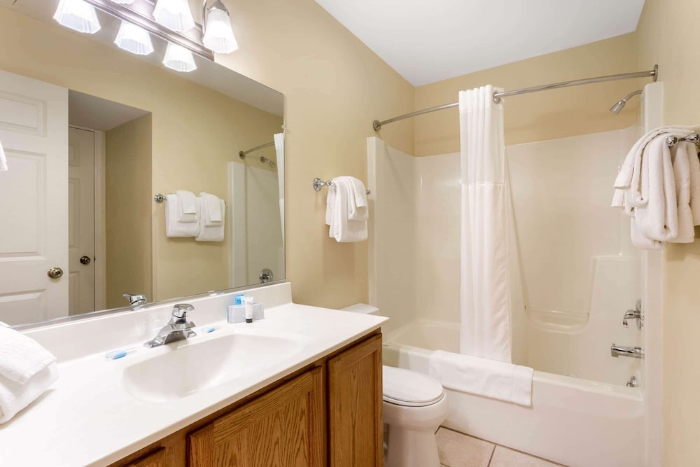 Tamarack Wisconsin Dells a Ramada by Wyndham 49/50