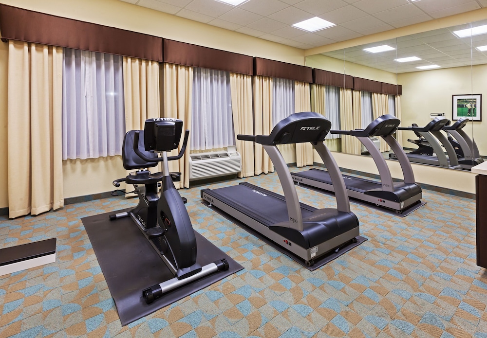 Holiday Inn Express Hotel & Suites Victoria 34/52