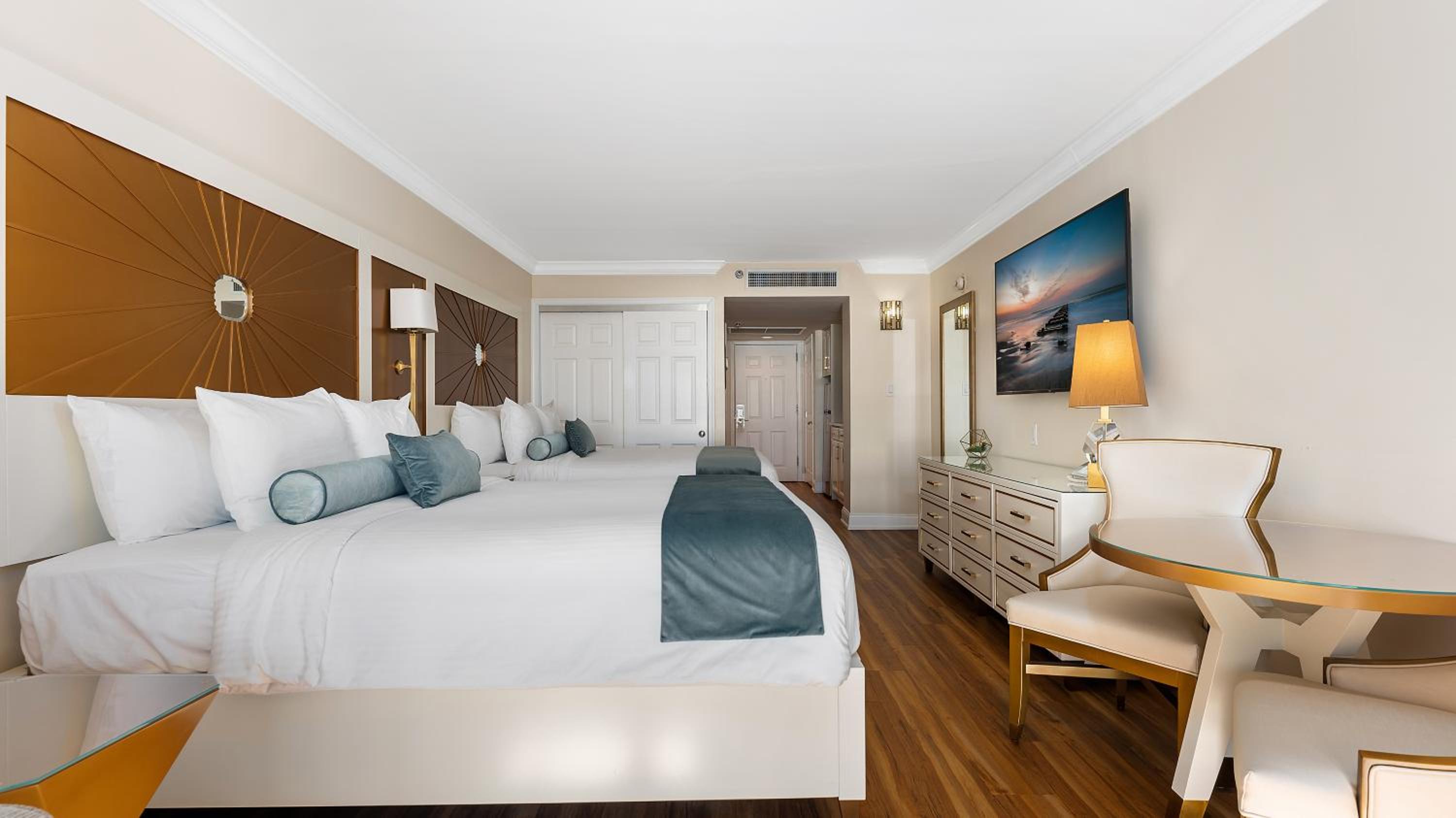 Premium, 2 Queen Beds, Sea Front, Sofa