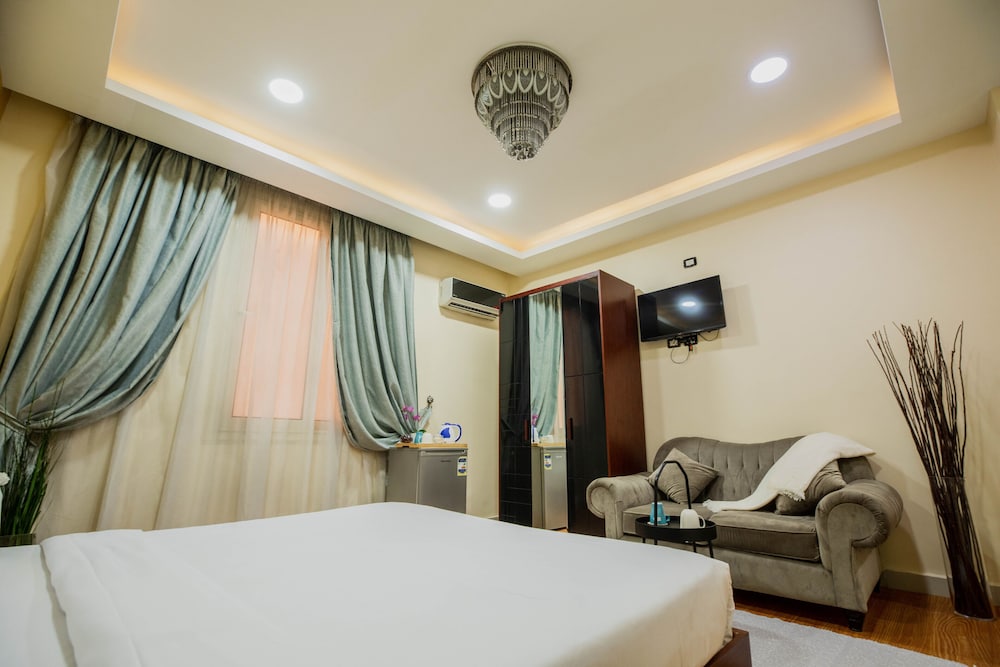 Capital Hotel 15/50