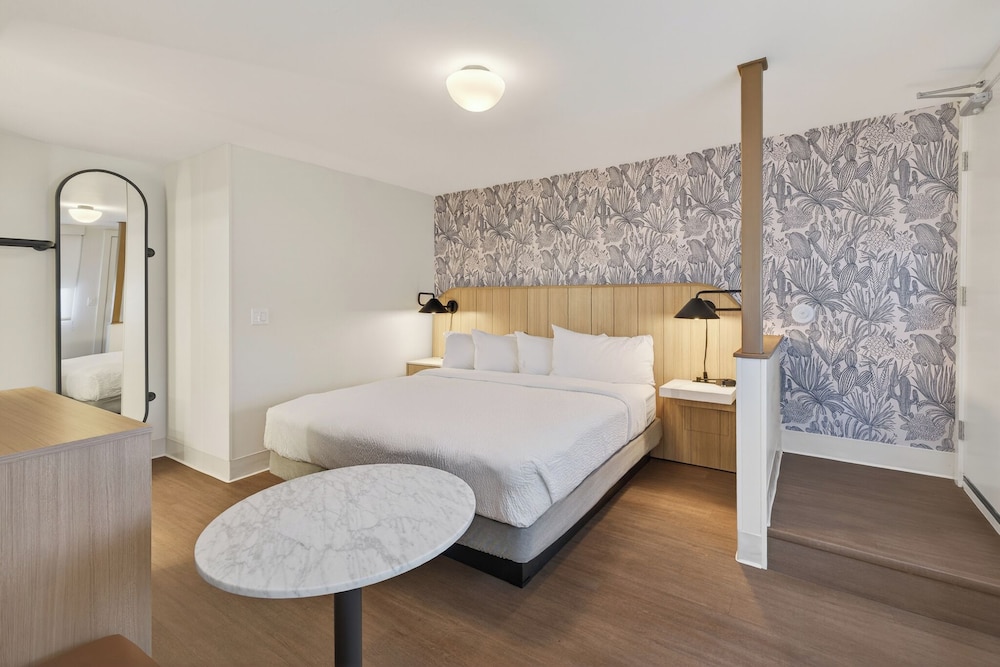 SUPERIOR, KING BED, GROUND FLOOR