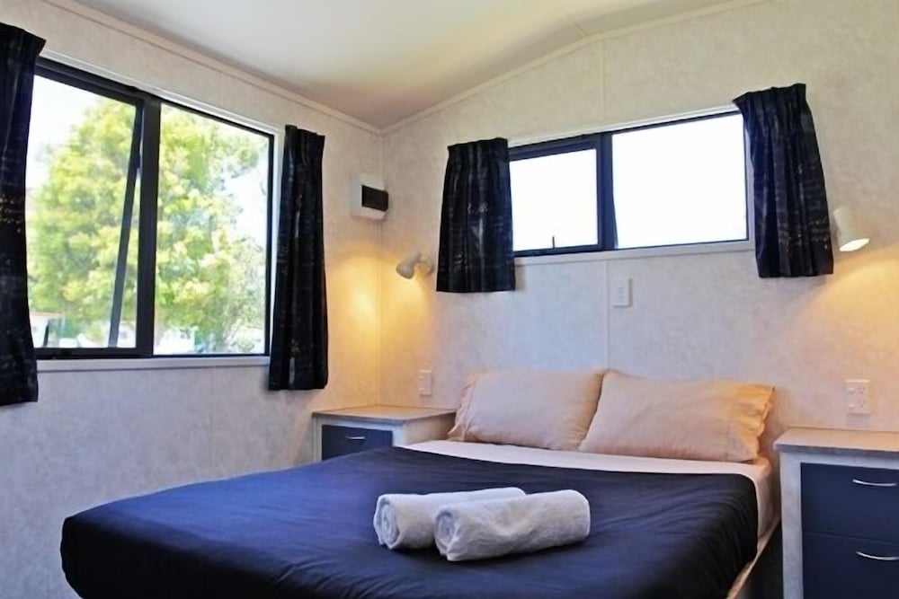Russell-Orongo Bay Holiday Park 25/66