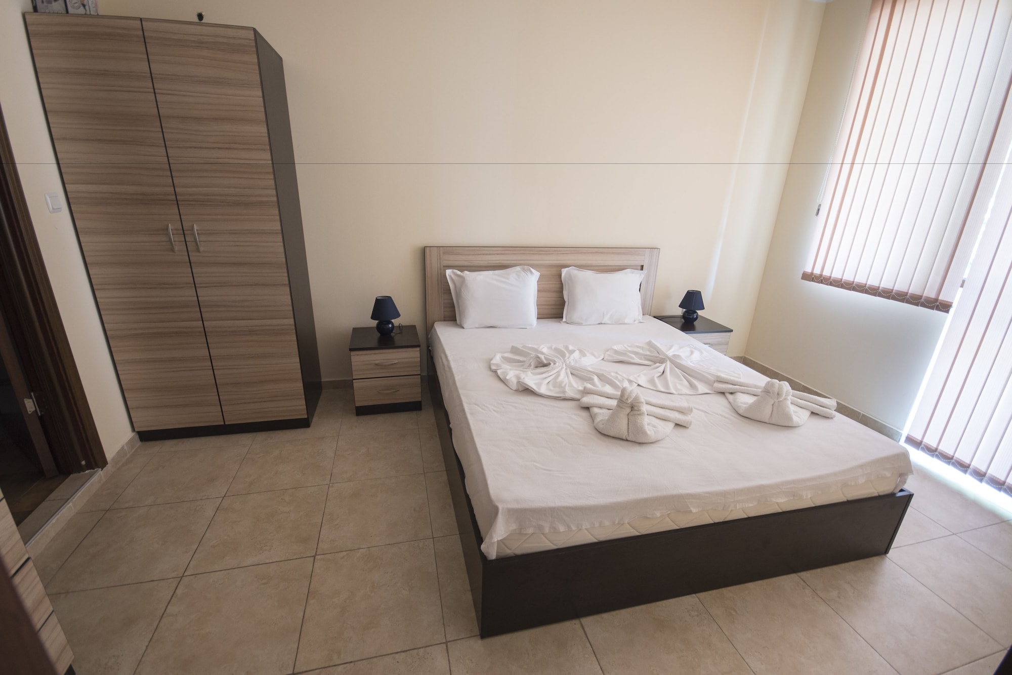 شقة كلاسيكية بسريرين منفصلين بشرفة بغرفتي نوم مع أريكة، Apollon Apartments 3/5