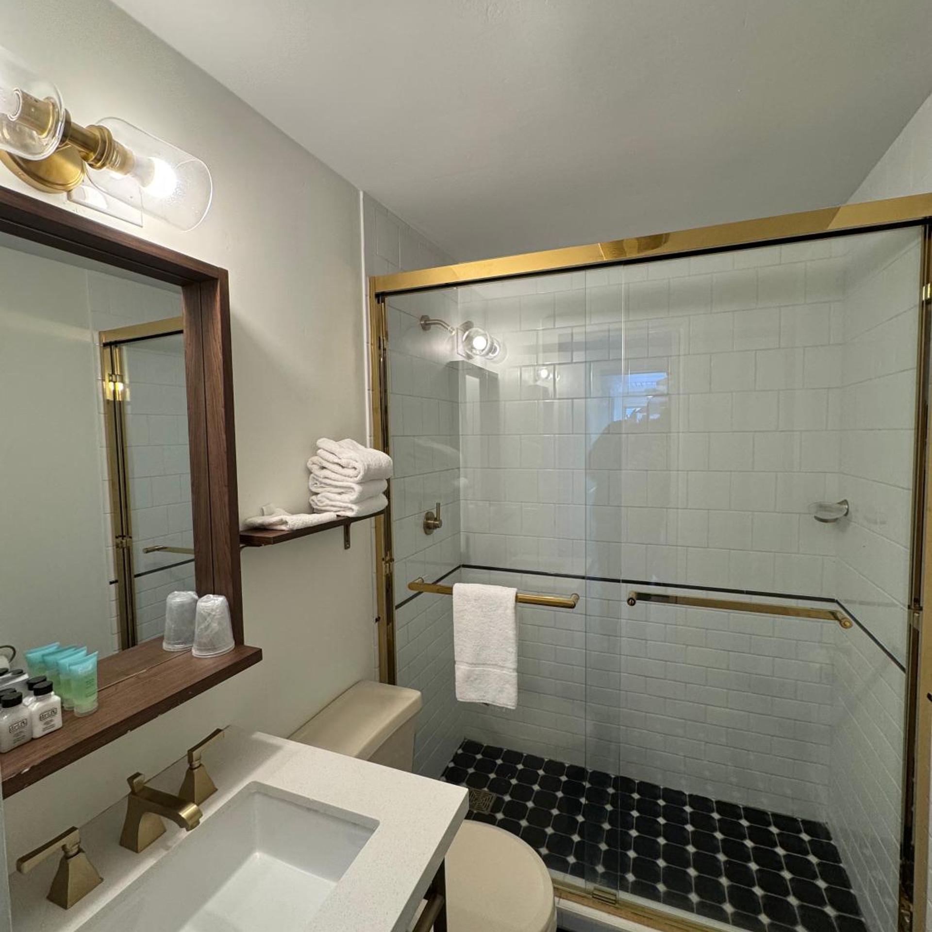 Maple Leaf Inn 36/40