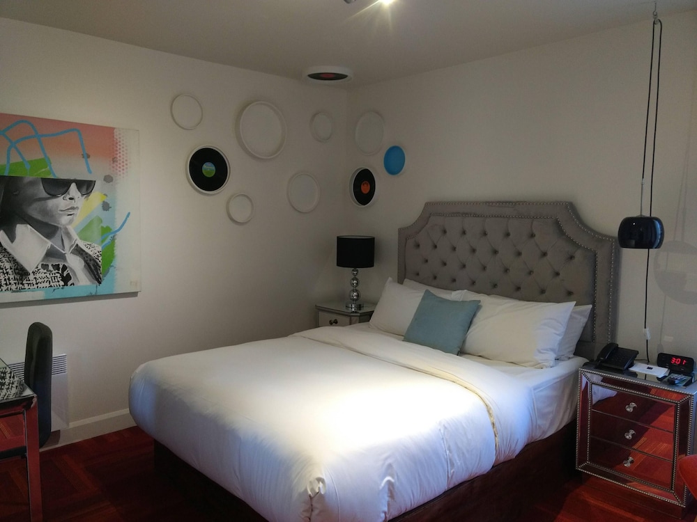 Business, Basement, King Bed