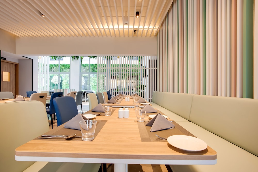 The District Hotel Jumeirah, Dubai 55/61