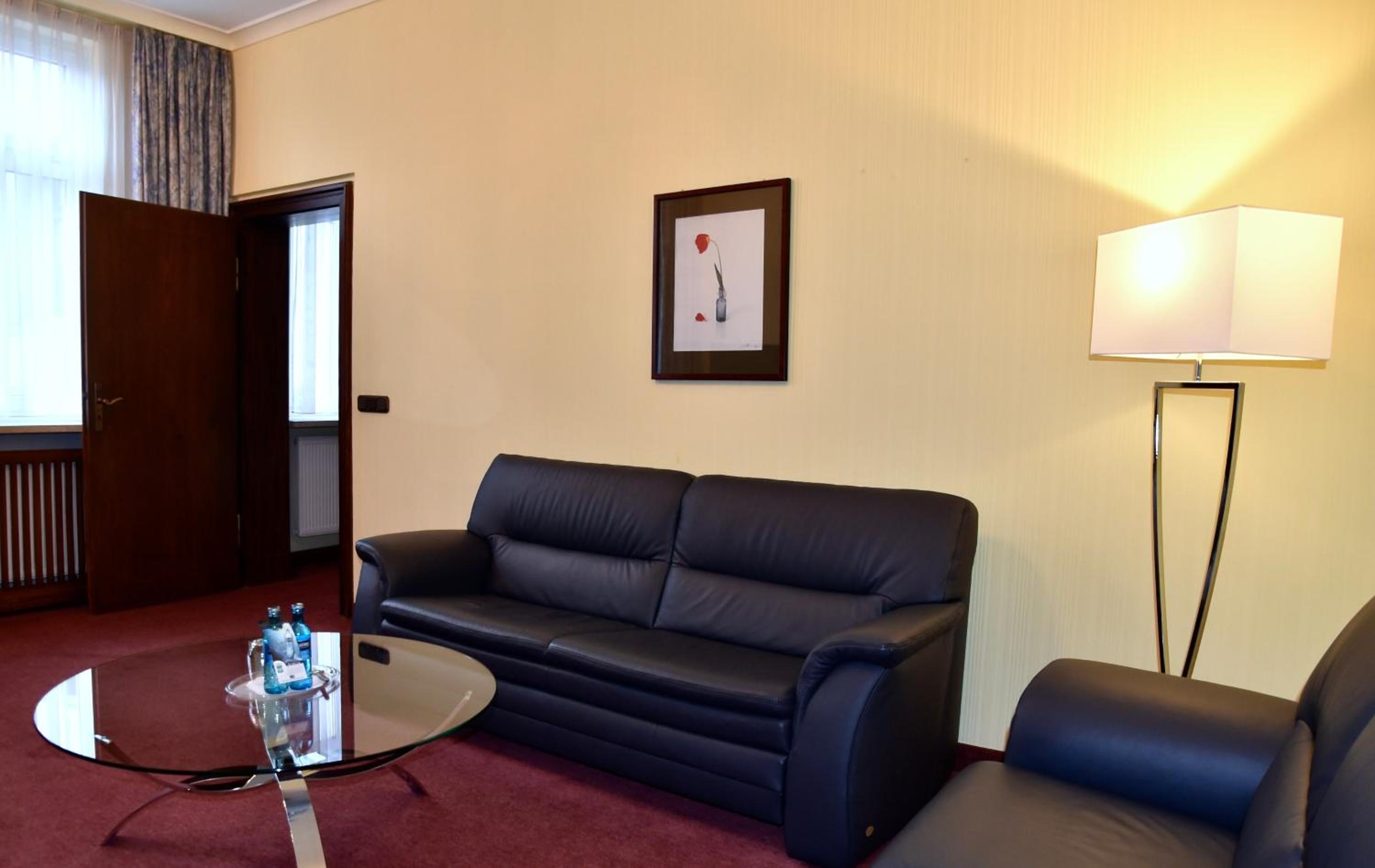 Hotel Schwarzer Bar Jena 28/50