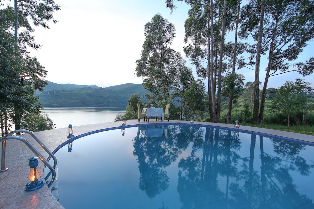 Crater Safari Lodge 46/50