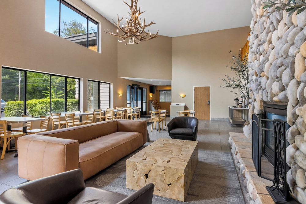 Beachfront Hotel 28/50