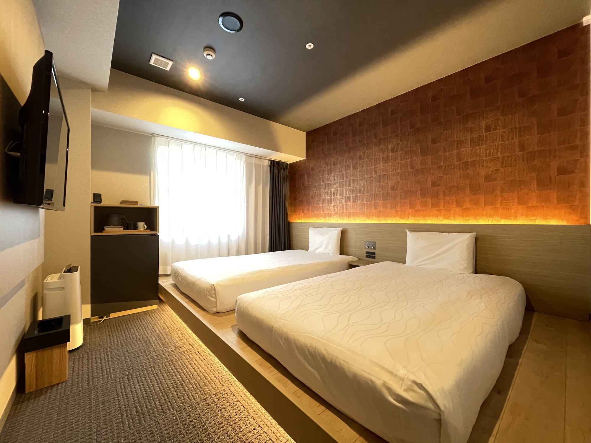 JAPANESQUE, TWIN BEDS