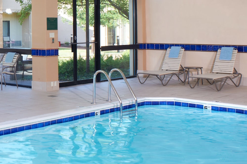 Courtyard by Marriott St Louis Creve Coeur 16/26