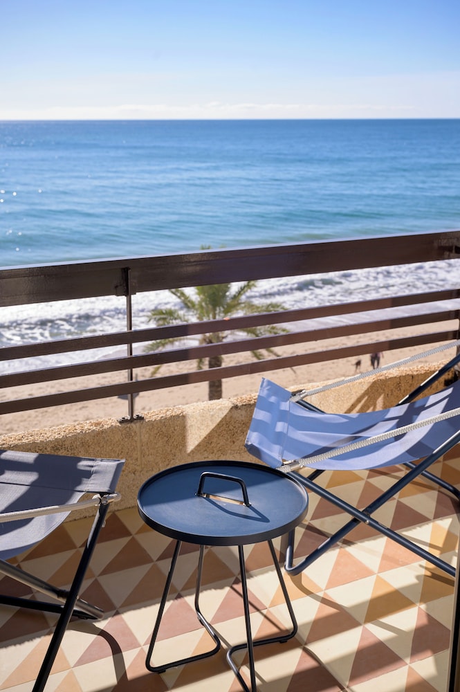 Akquaaa Boutique Hotel 41/48