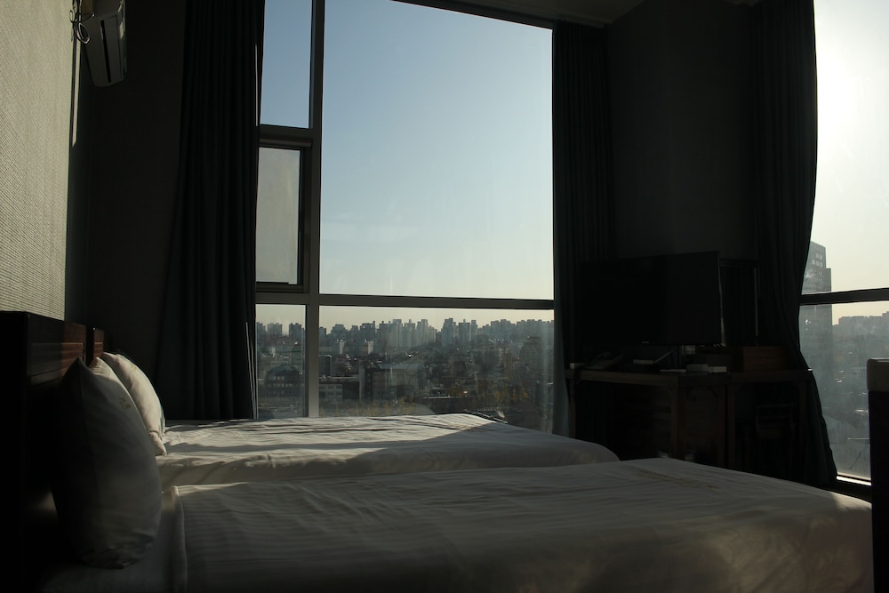 Myeongdong Merlin Hotel 13/65