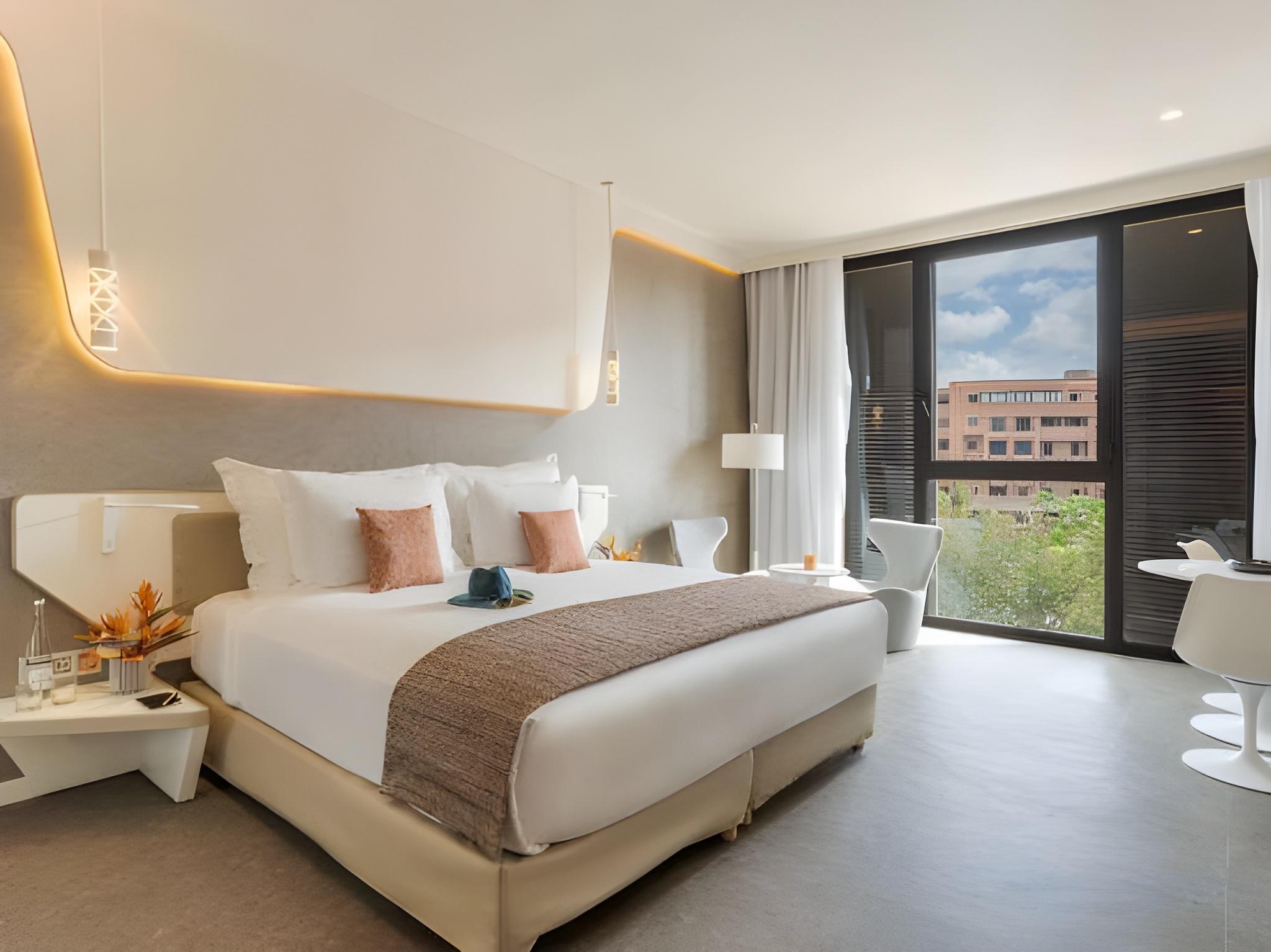 Cr7, Single, Twin Beds
