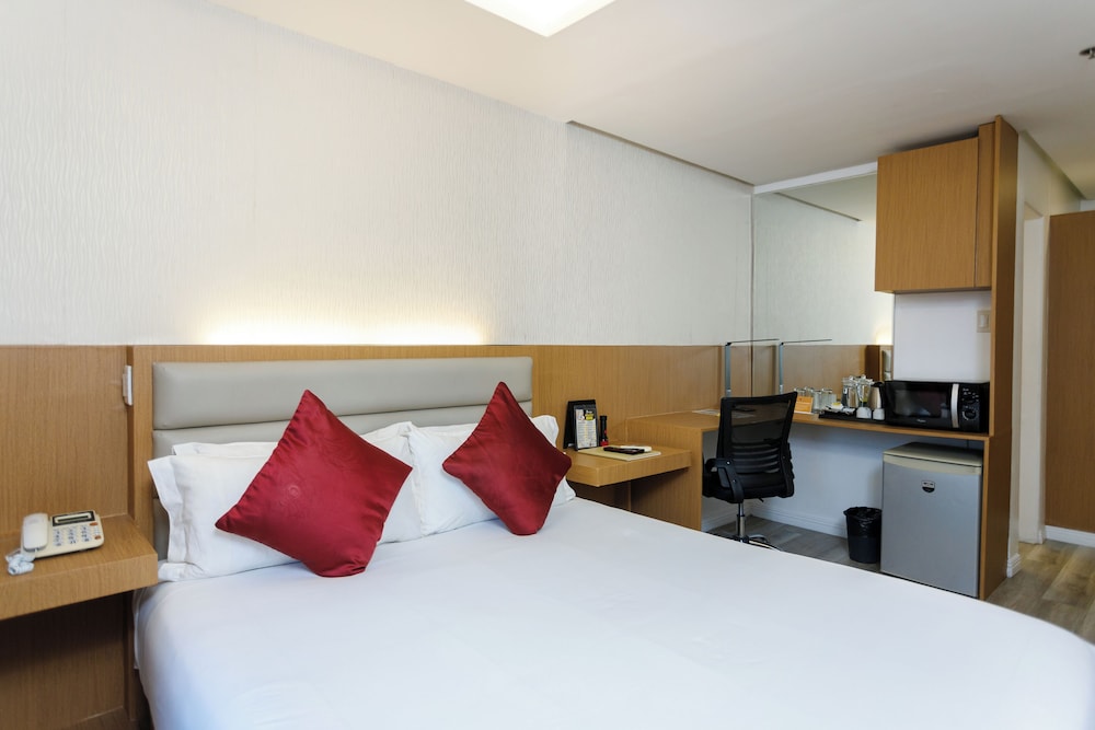 Regency Grand Suites 20/66