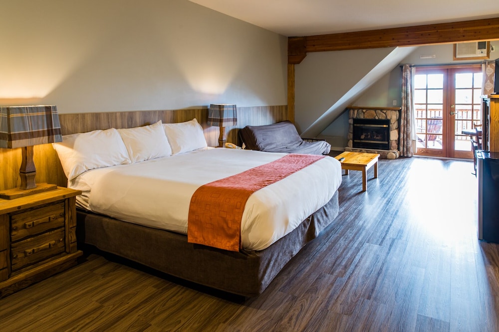 Glacier House Resort 16/36