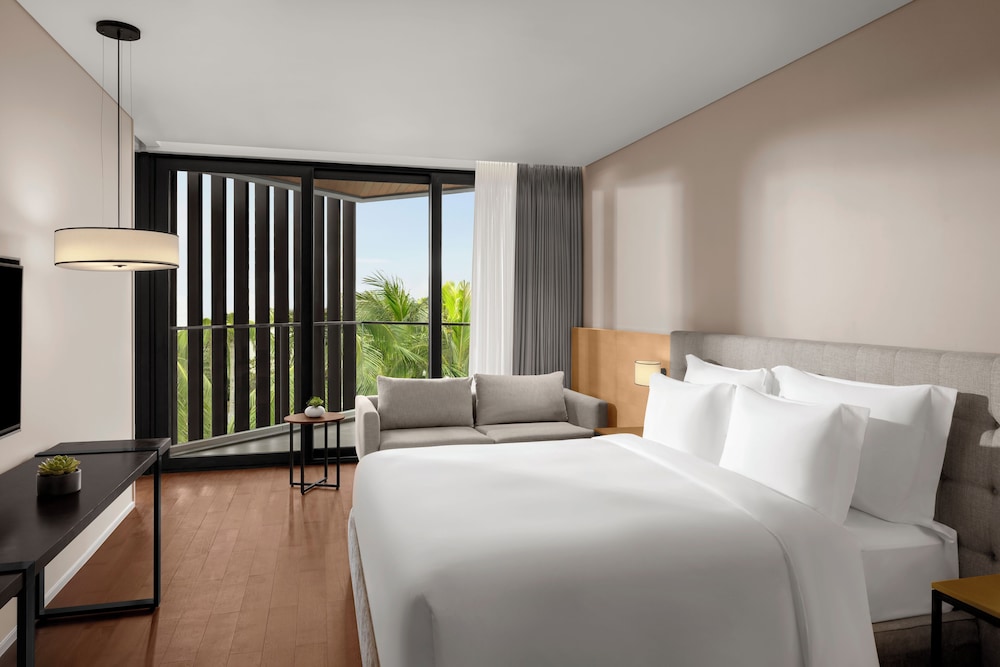 2 Bedrooms, Grand, Residence, 2 King Beds, Pool View