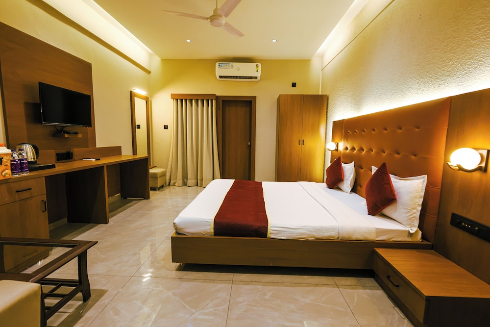 Goverdhan Greens Resort Dwarka 12/50
