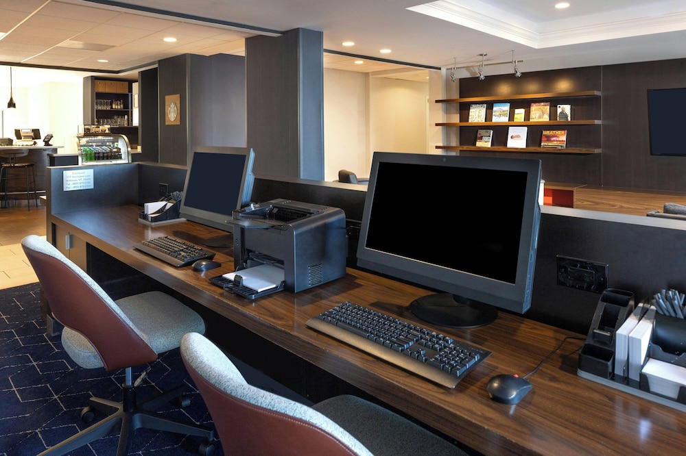 Courtyard By Marriott Burlington Williston 56/65