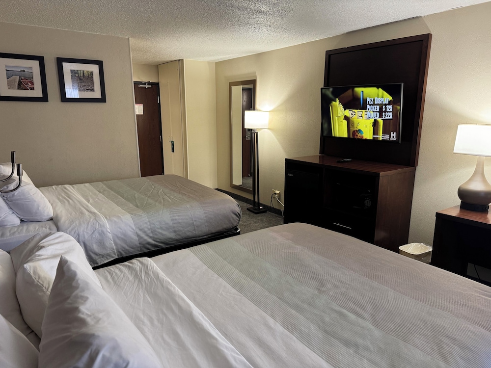 Quality Inn & Suites Green Bay - Ashwaubenon 24/50