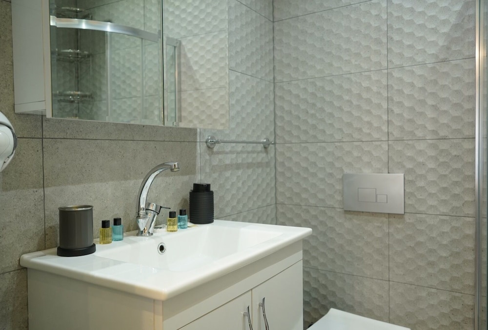 Middle Village Suite Hotel 28/39