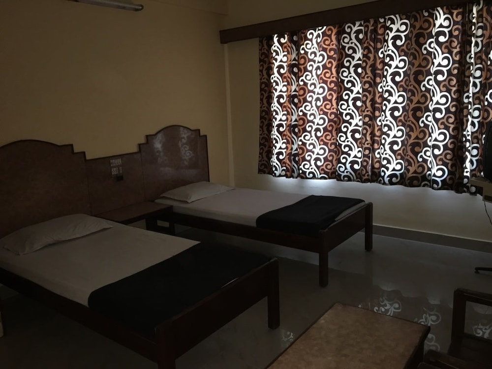 Hotel Bhavani Lodge 15/23