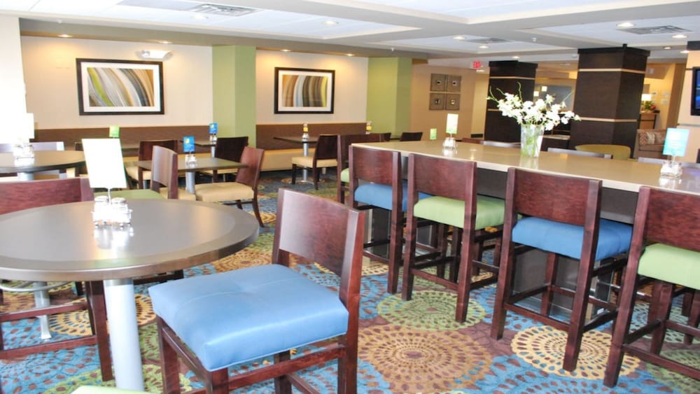 Holiday Inn Express Bloomington West 44/68
