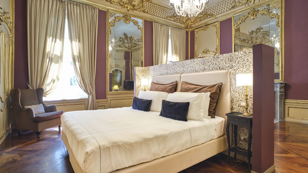1 BEDROOM, ROYAL, SUITE, BALCONY
