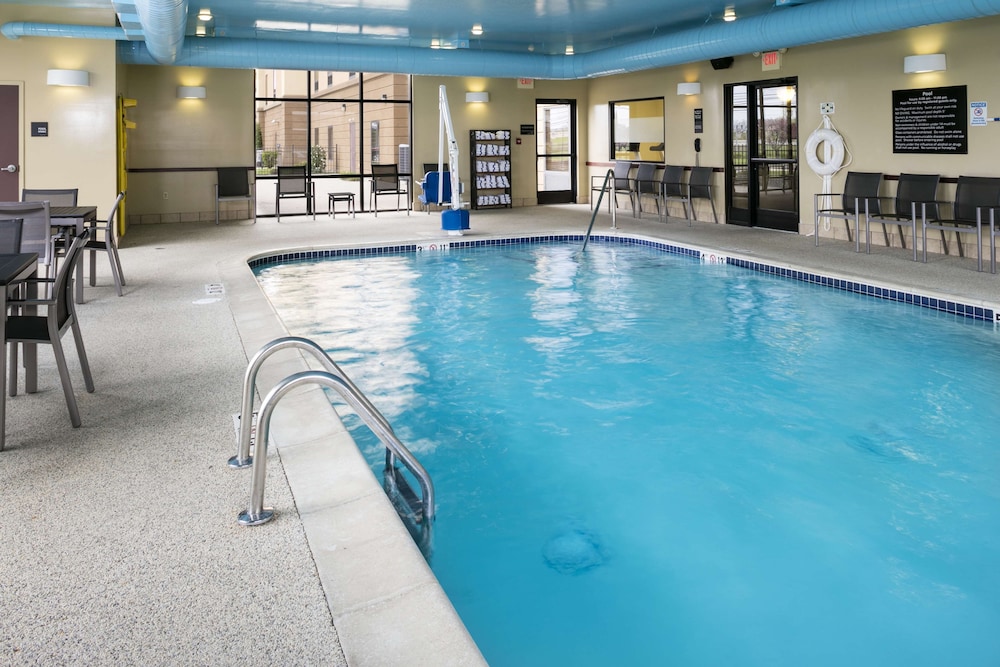 Hampton Inn & Suites Toledo-Perrysburg 1/50