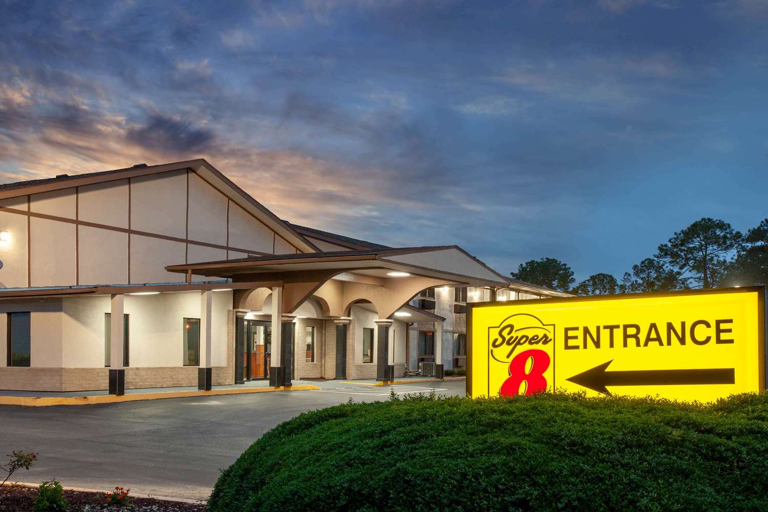 Super 8 by Wyndham Waycross GA 4/22
