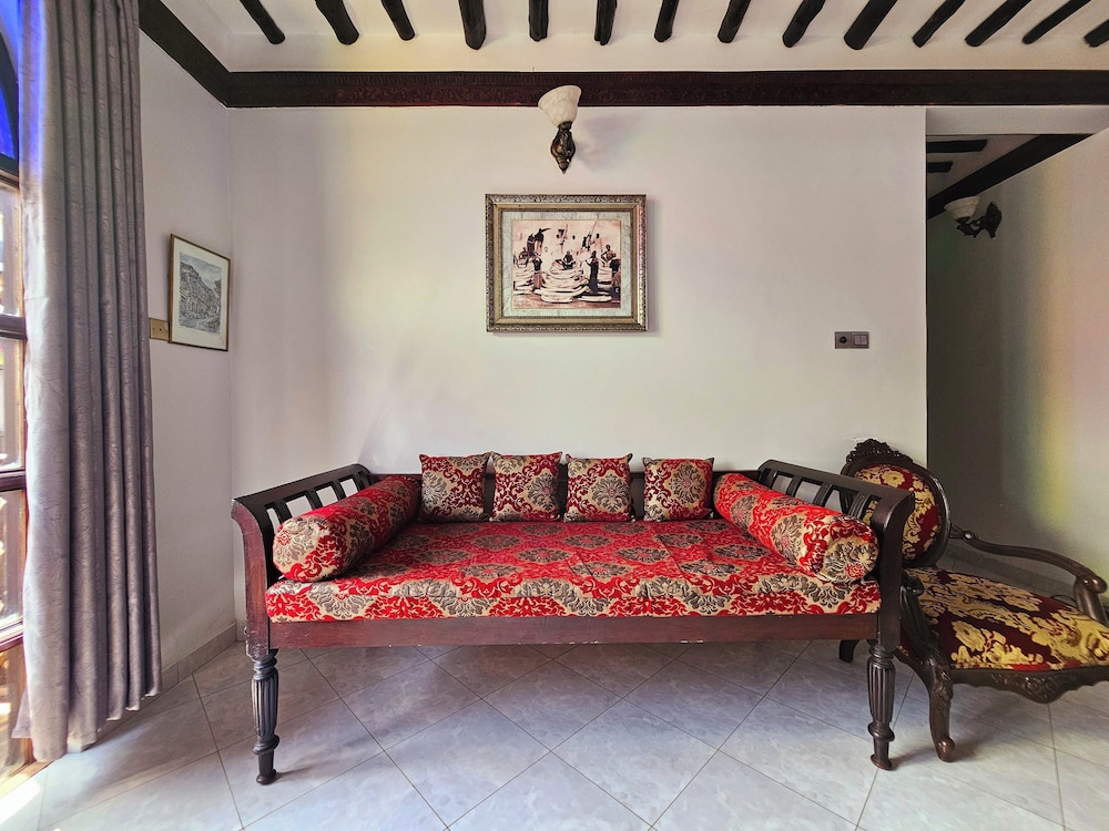 Dhow Palace Hotel 46/75