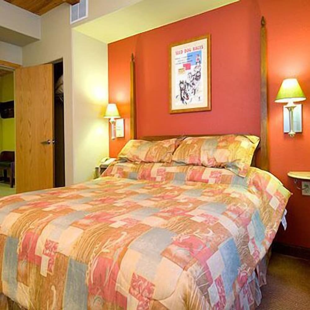 Mountain Edge Suites at Sunapee, an Ascend Collection Hotel 30/69