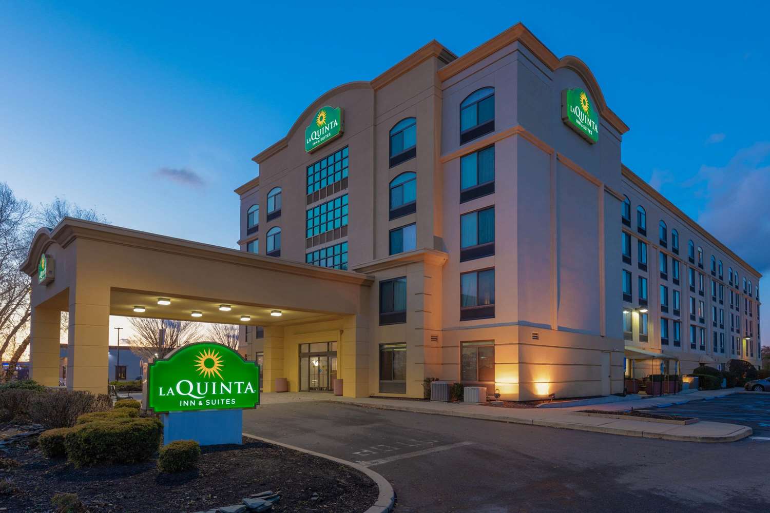 La Quinta Inn & Suites by Wyndham Garden City 36/42
