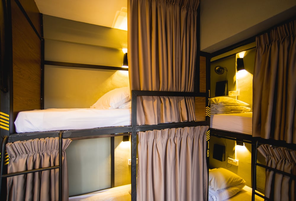 Traveller Bunker Hostel 13/45