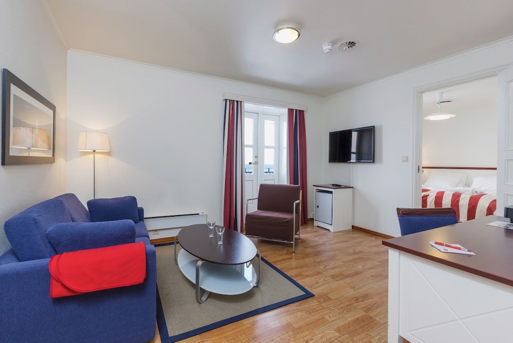 Grand Hotel Asgardstrand 65/76