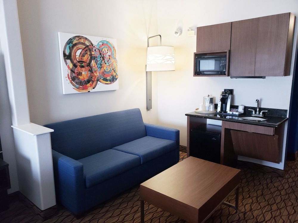 Holiday Inn Express Hotel Suites San Angelo 37/58