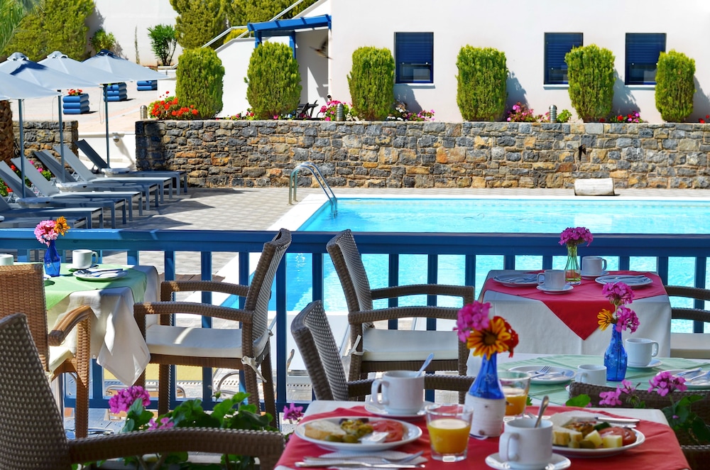 Emporios Bay Hotel 7/64