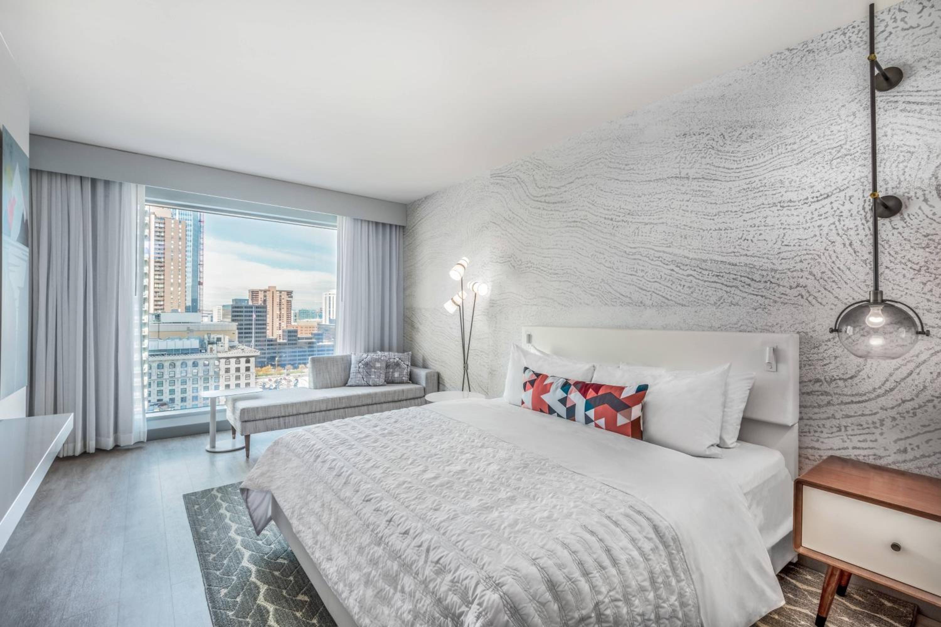 Room, King Bed, Skyline View